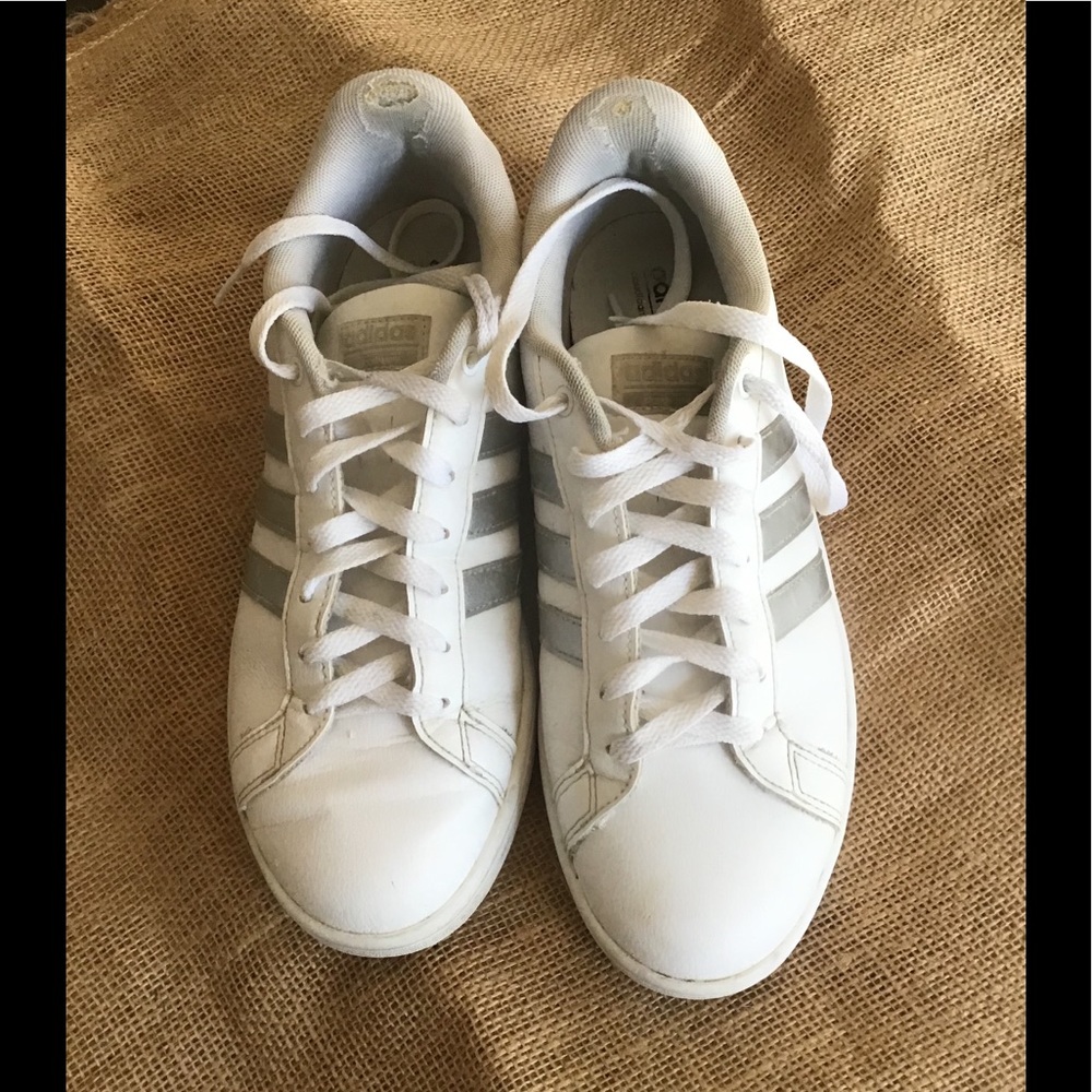 Pre loved Adidas NEO cloud foam sneaker size 9.5